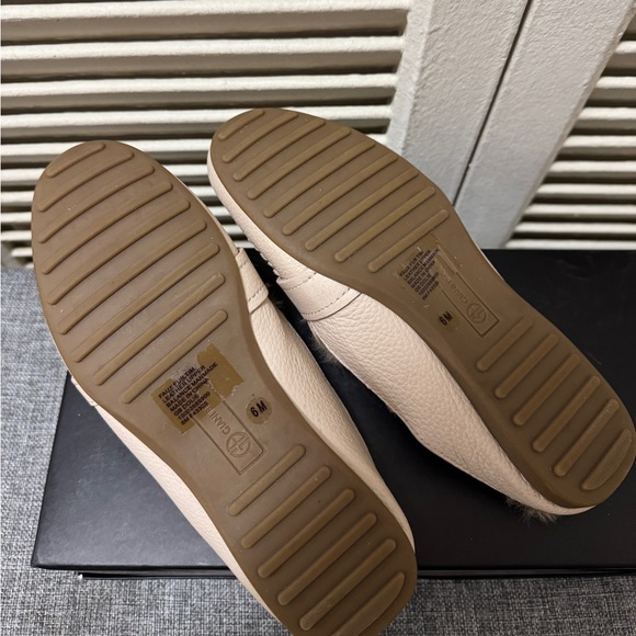 shoes - Picture 2 of 3